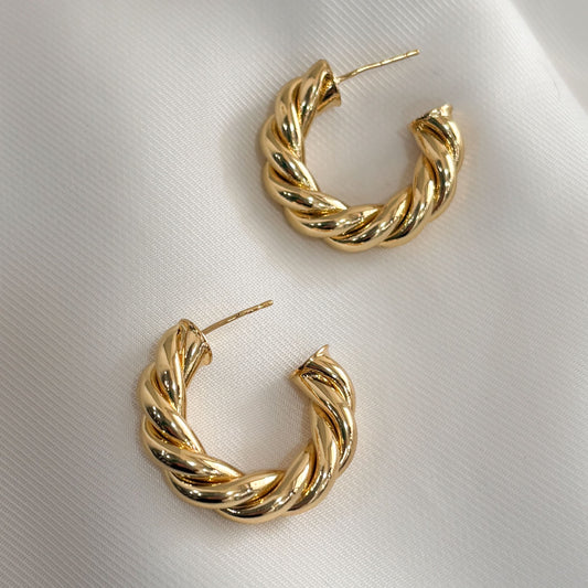 Semi arracadas trenzadas 2.5 cm chapa de oro