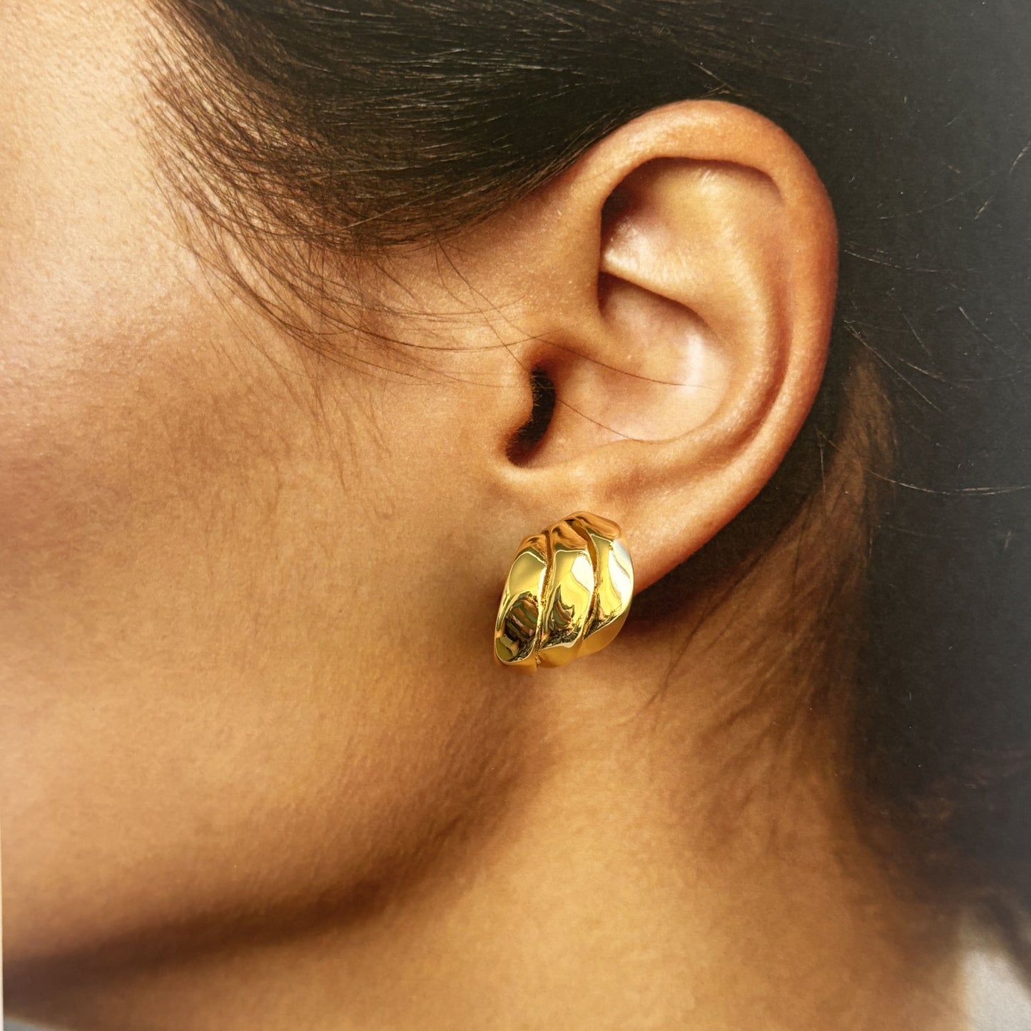 Semi arracadas triple escalonadas chapa de oro