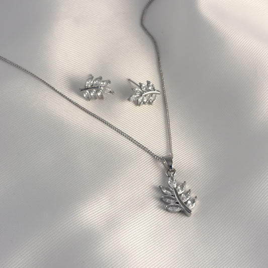Set aretes y collar plateado hoja zirconias chapa de oro