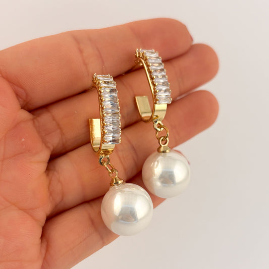 Aretes perla con zirconias baguette