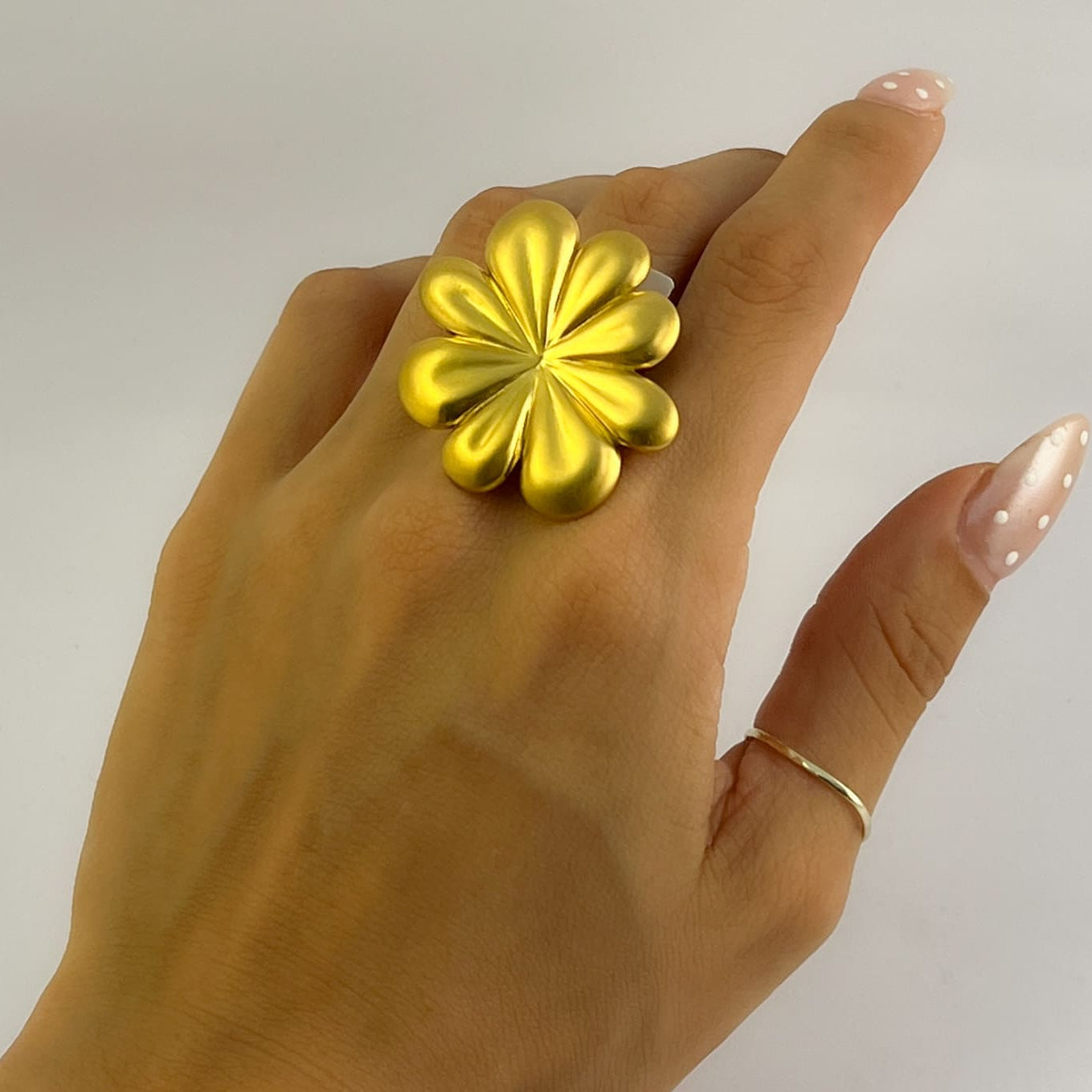 Anillo flor acero inoxidable dorado mate