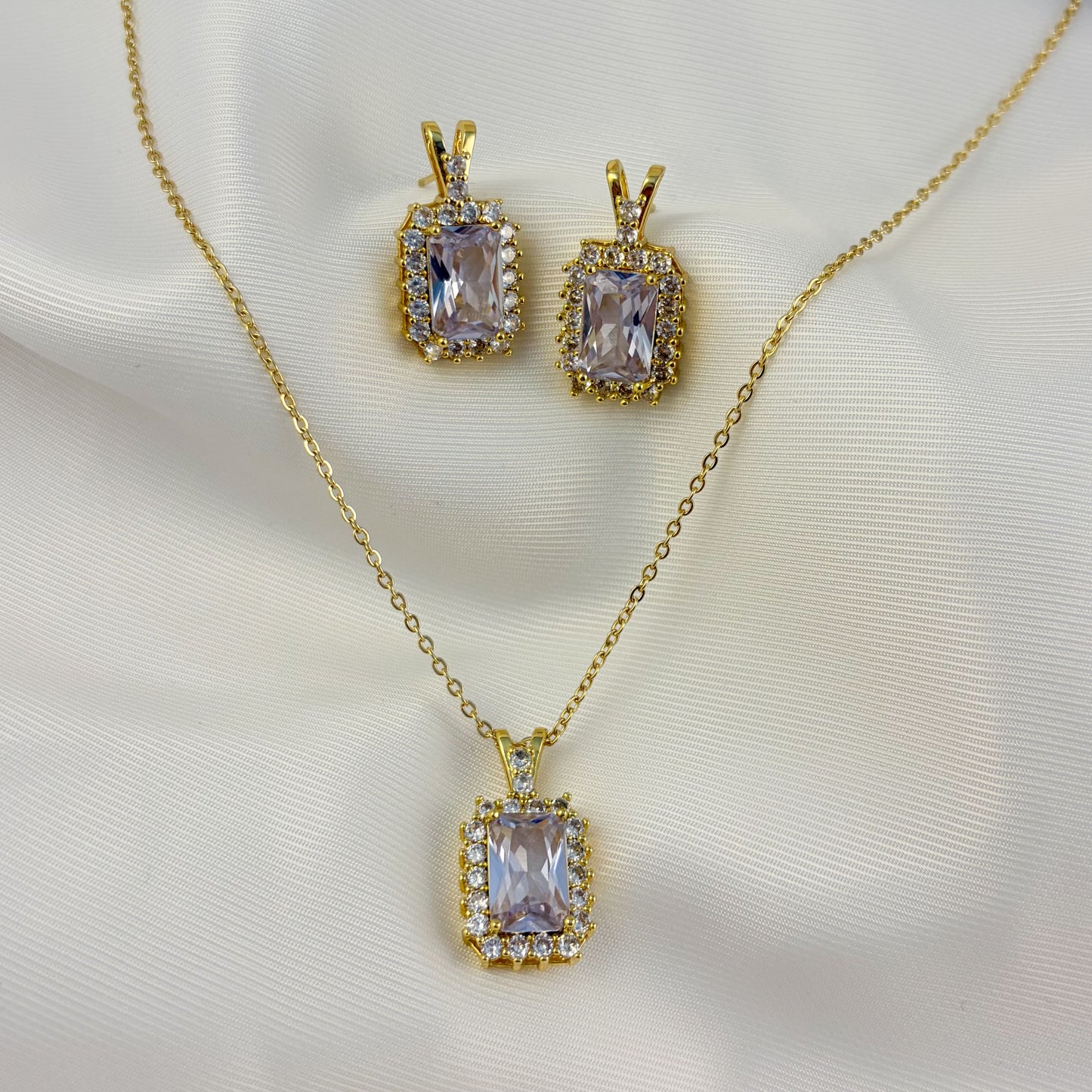 Set collar y aretes cuadro elegante zirconias baño de rodio