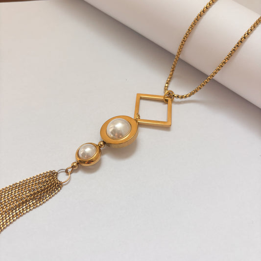 Collar acero inoxidable corbatín cuadro con perla dorado