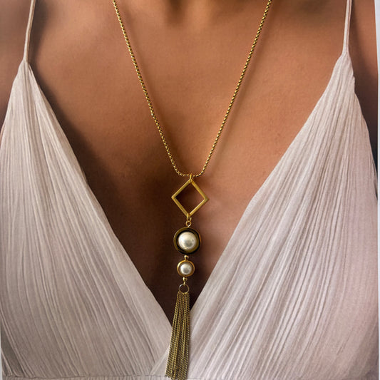 Collar acero inoxidable corbatín cuadro con perla dorado