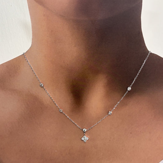 Collar acero inoxidable trébol zirconias