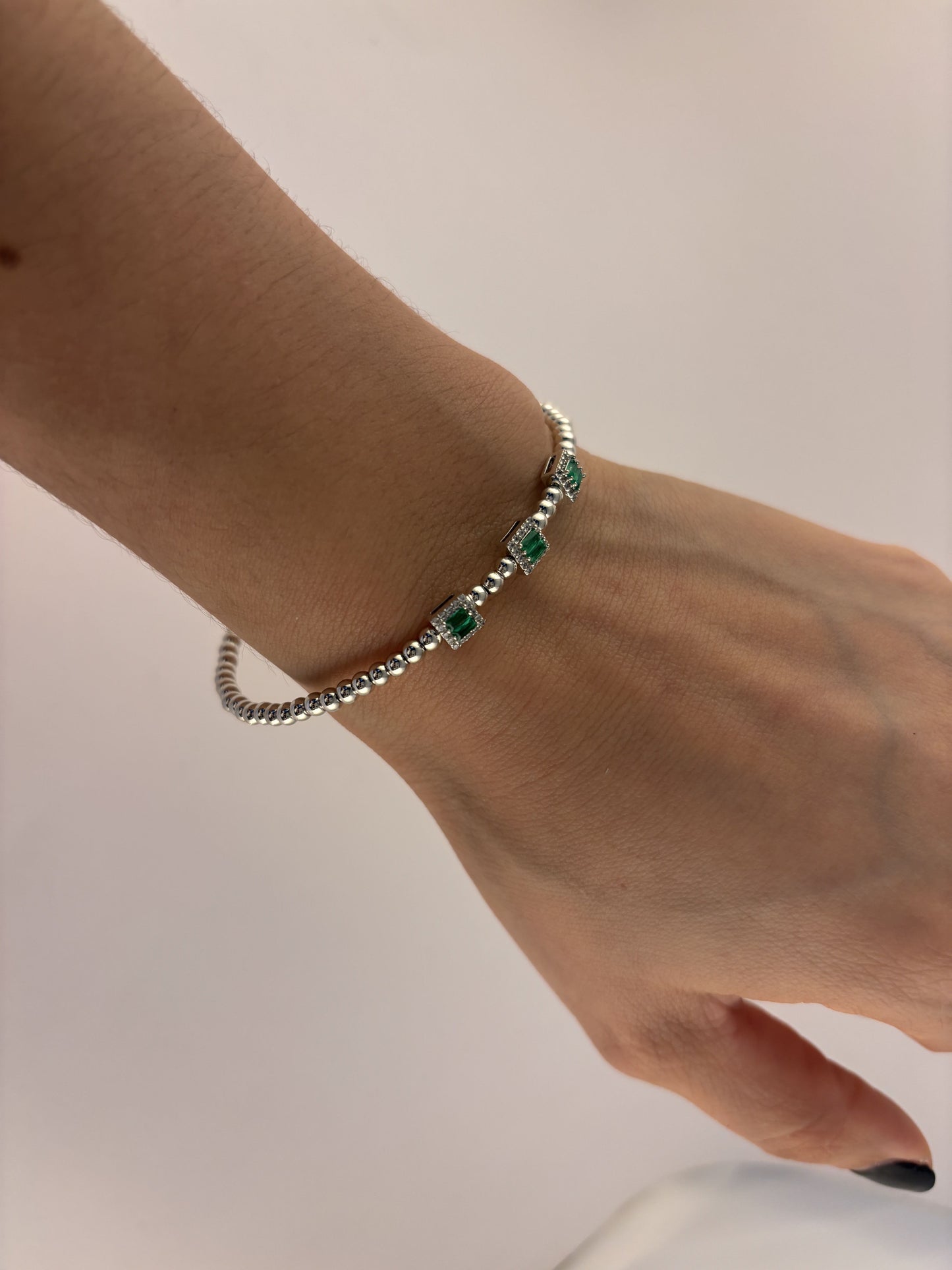 Brazalete plateado chapa de oro esferitas cuadros zirconia verde