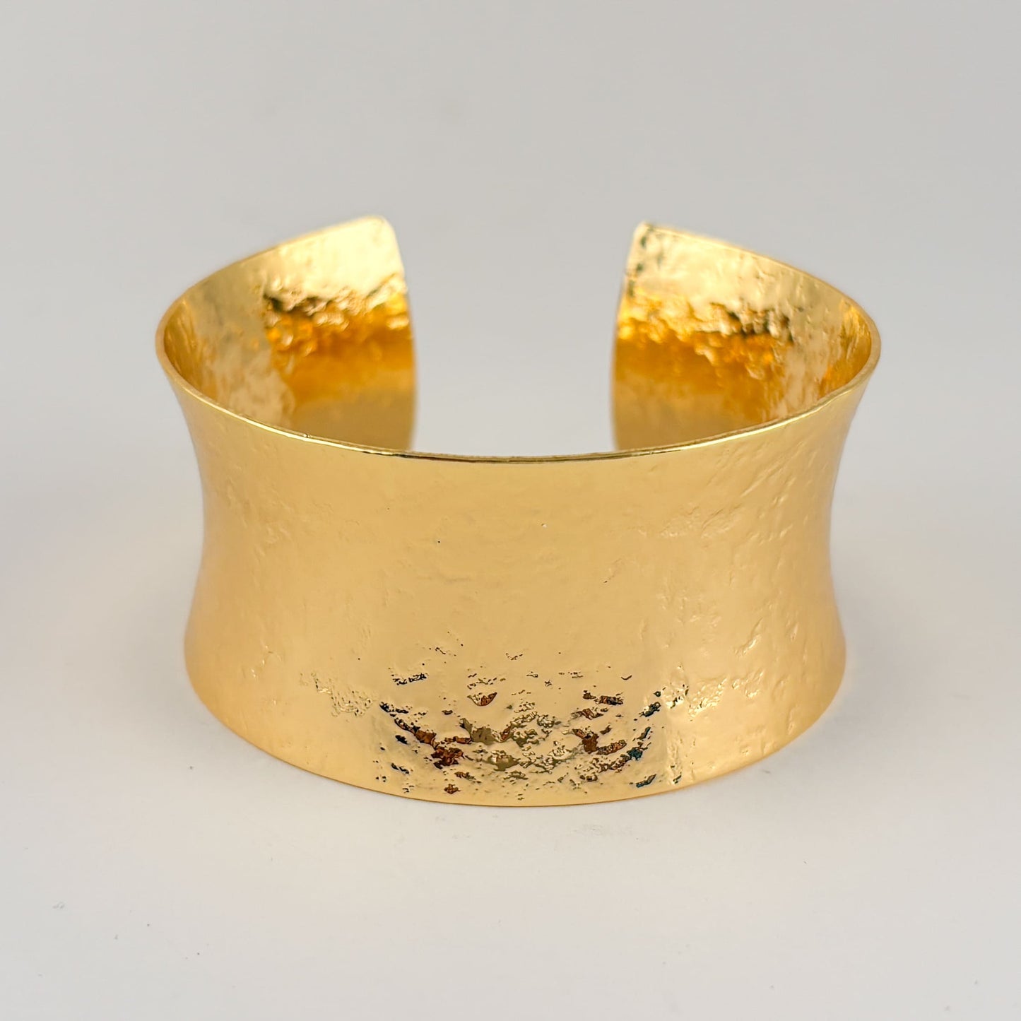 Brazalete chapa de oro grueso textura cóncavo