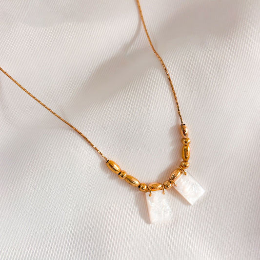 Collar escapulario madre perla chapa de oro