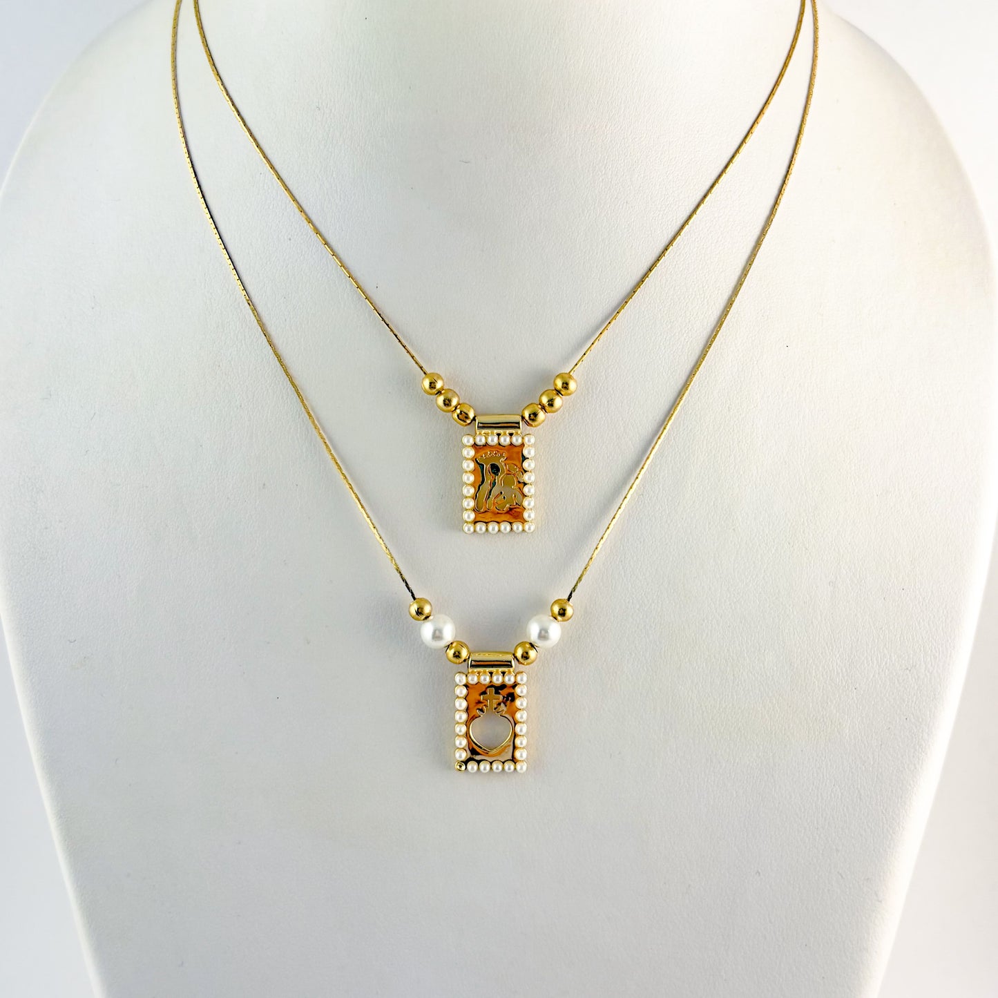 Collar escapulario doble perlas chapa de oro