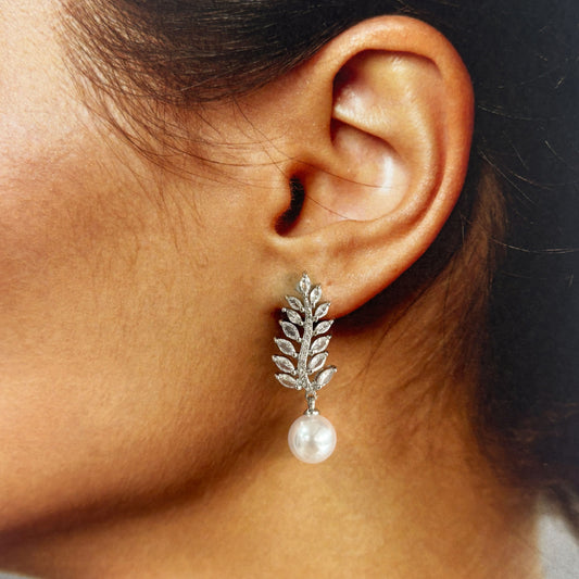 Aretes plateados perla rama zirconias baño de oro