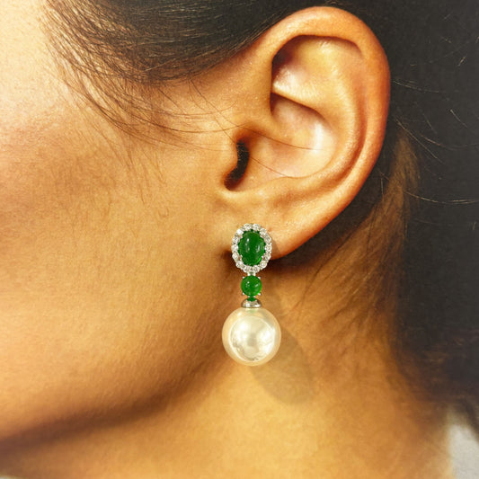 Aretes plateados largos perla cristal verde tipo esmeralda baño de oro