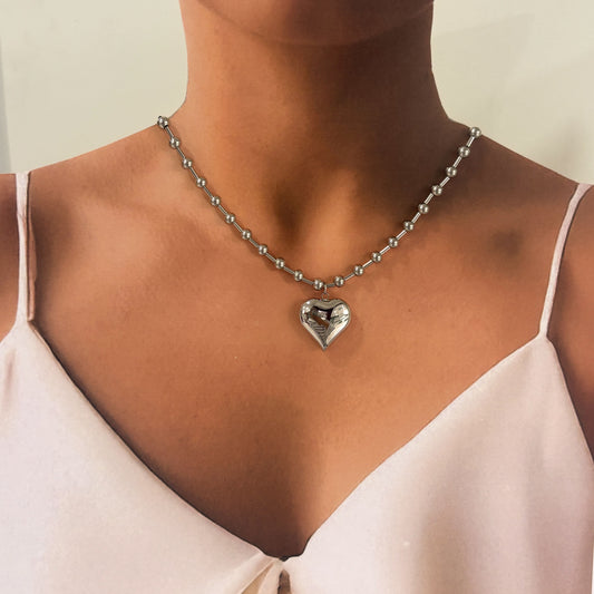 Collar corto gargantilla bolas dije corazón liso acero premium