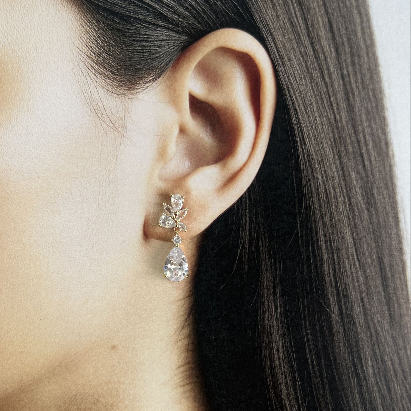Aretes racimo gota dorados zirconias