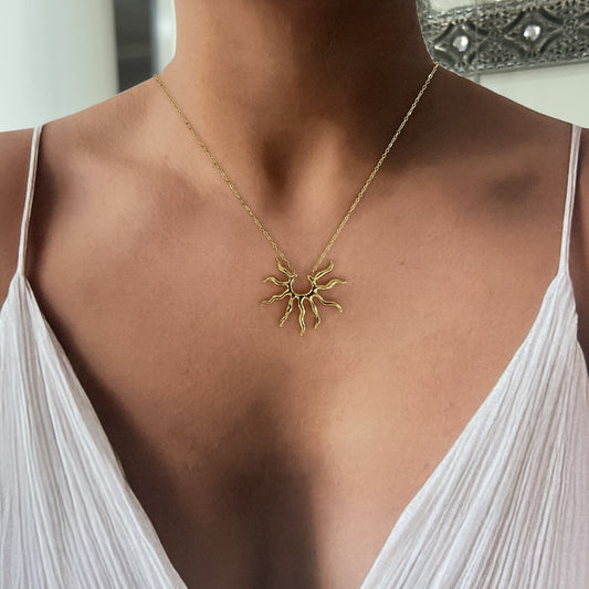 Collar sol acero premium dorado