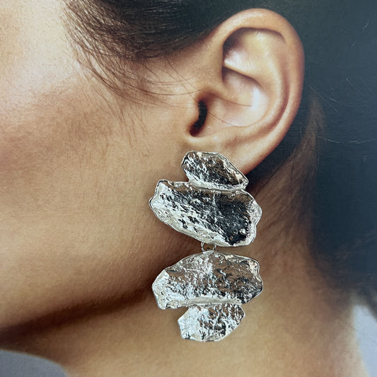 Arete bisutería irregular plateado