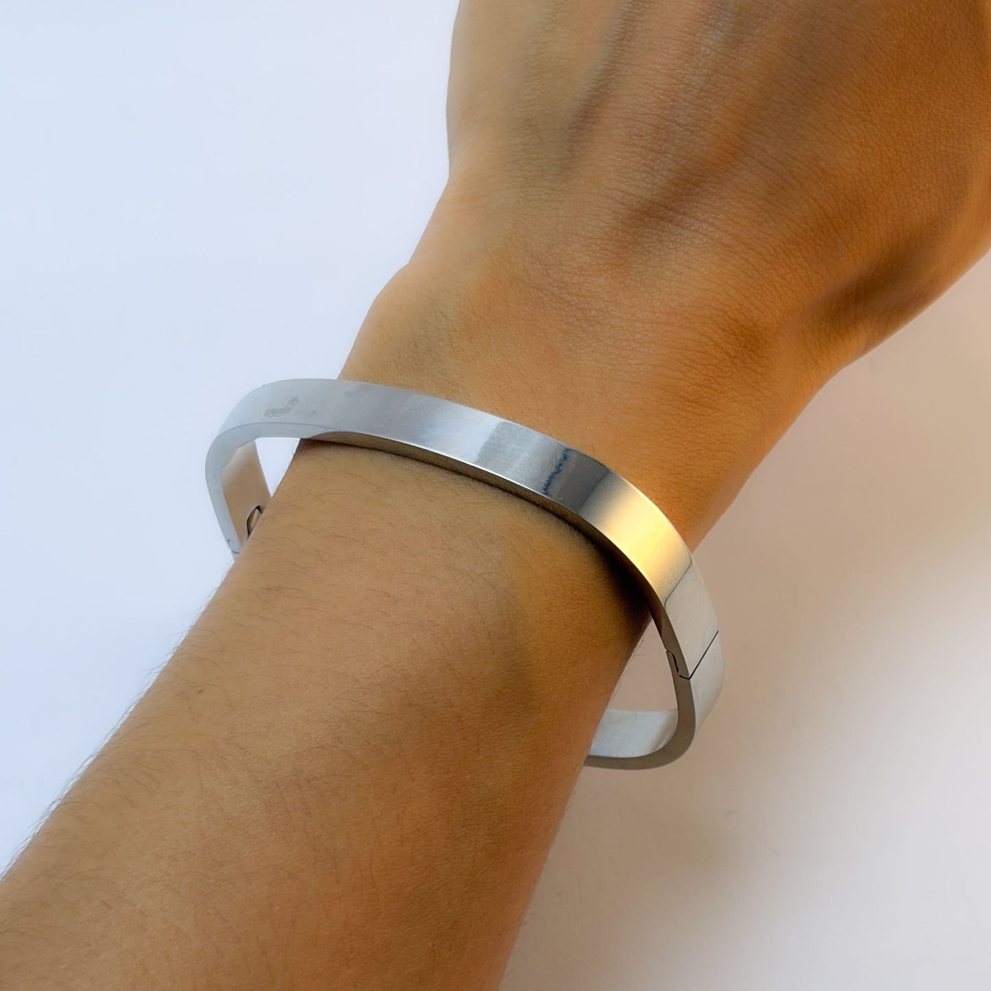 Brazalete pulido espejo cuadrangular acero premium 8 mm