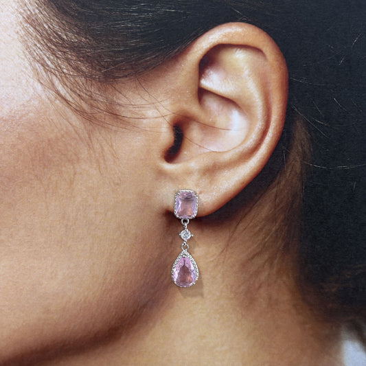 Arete largo plateado cristal gota rosa baño de rodio