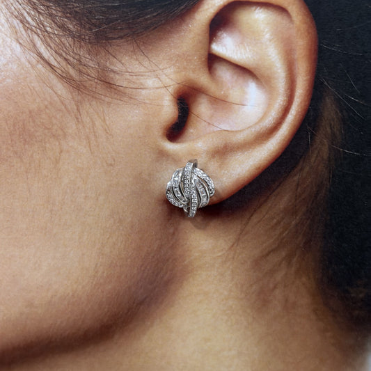 Arete pegado multilineas zirconias baño de rodio