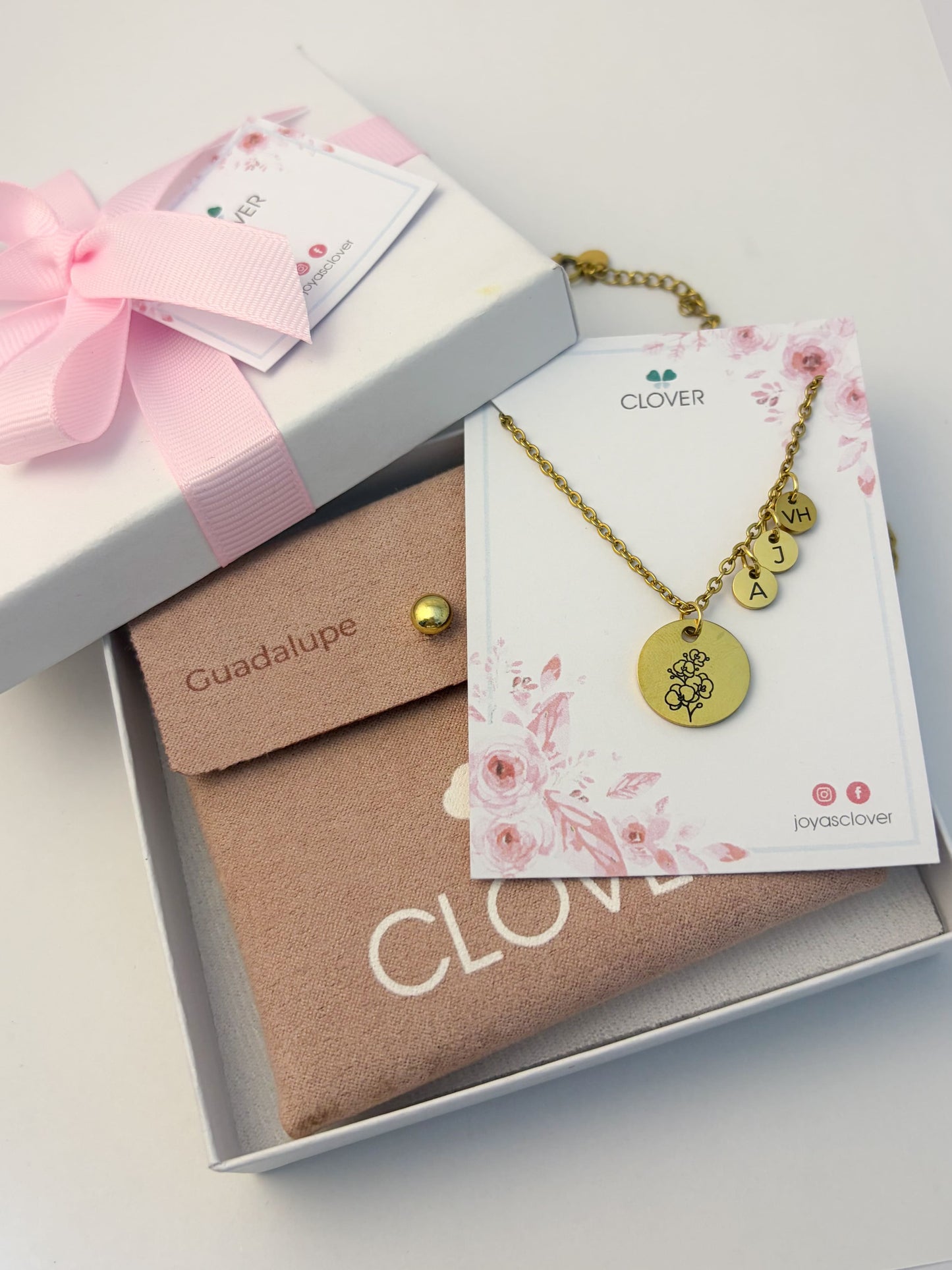 Collar flor de nacimiento monedas con iniciales de hijos regalo día de las madres