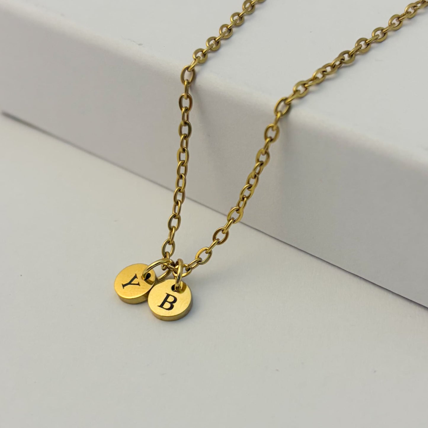 Collar personalizado con mini dijes iniciales de hijos regalo día de las madres