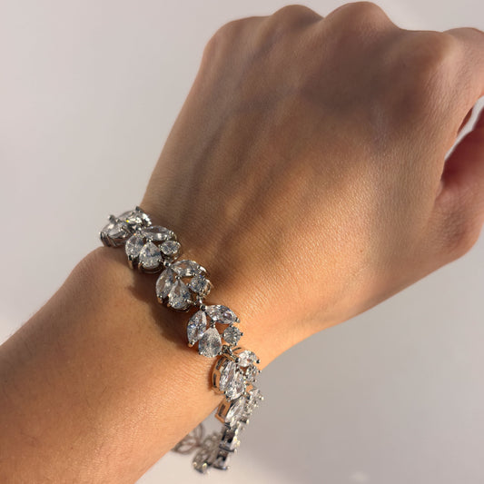 Pulsera plateada zirconias racimos baño de rodio