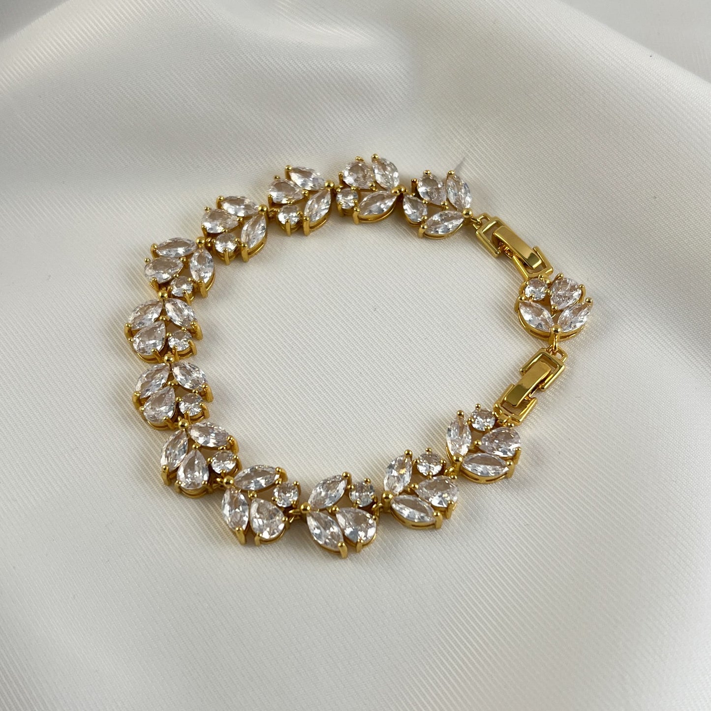 Pulsera plateada zirconias racimos baño de rodio