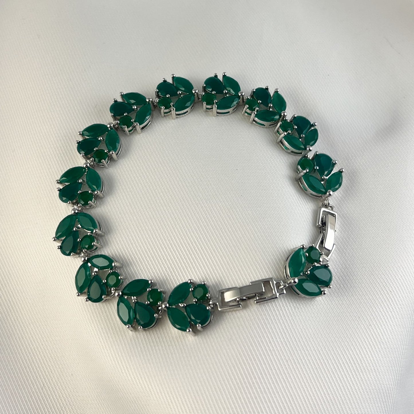 Pulsera plateada zirconias racimos baño de rodio