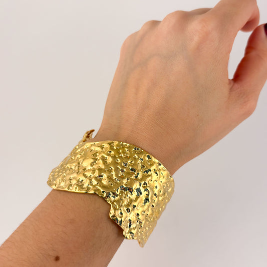 Brazalete martillado acero