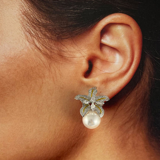 Aretes plateados perla flor zirconia baño de rodio