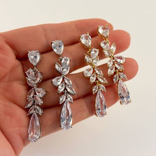 Aretes largos zirconias hojas gota alargada baño de oro