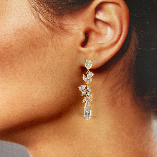 Aretes largos zirconias hojas gota alargada baño de oro