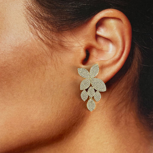 Aretes pegados con zirconias baño de oro mariposa hojas