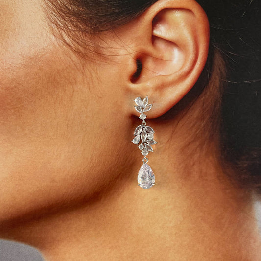 Aretes largos zirconias naturaleza gota baño de oro