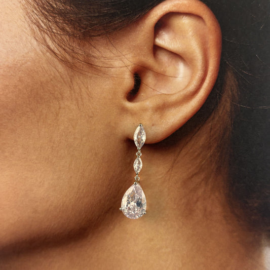 Aretes plateados largo medio zirconias 2 hojas gota