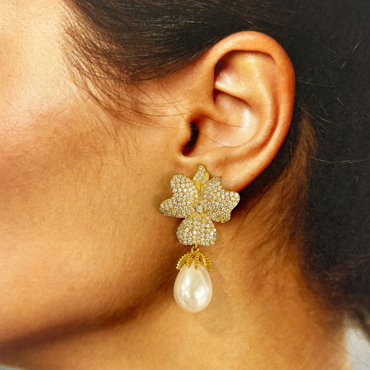 Aretes largos perla gota flor gigante zirconias baño de oro