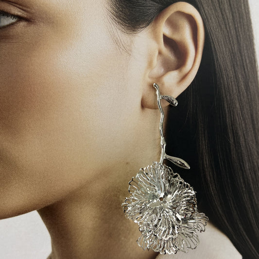 Arete maxi flor calada bisutería