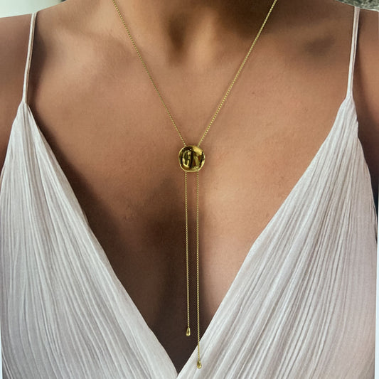 Collar corbatin moneda abullonada acero premium dorado