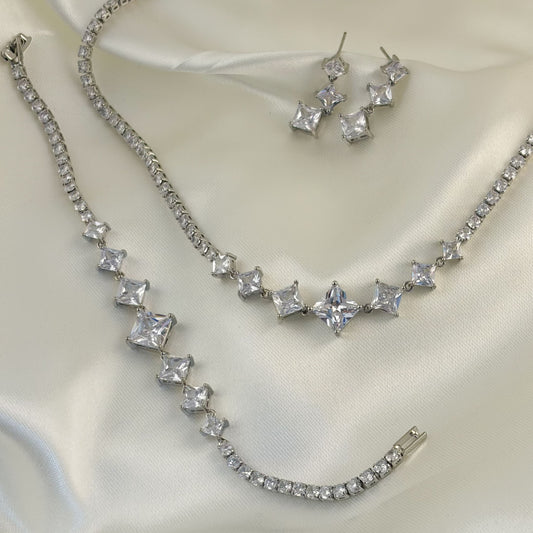 Set collar aretes y pulsera chapa de oro zirconias cuadros