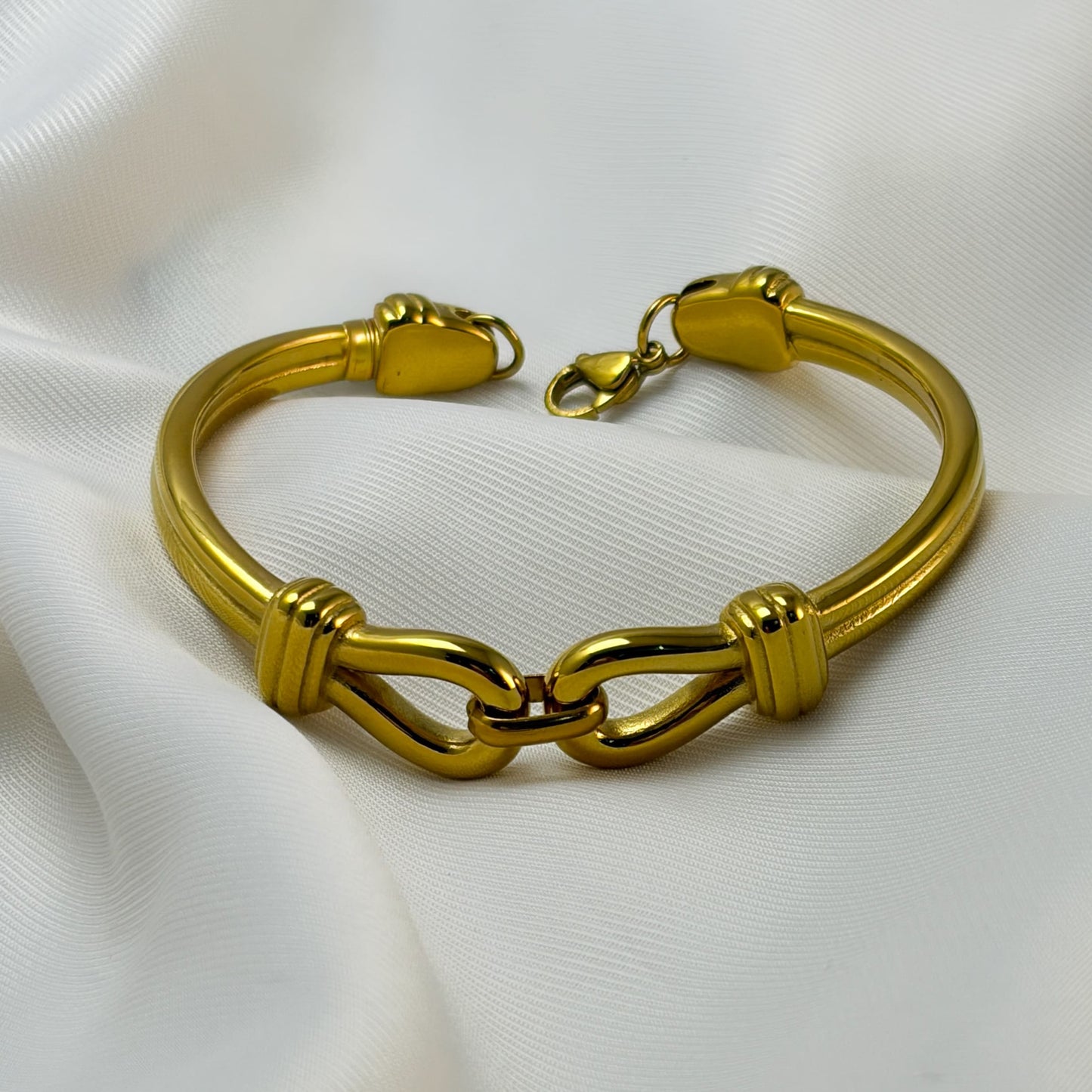 Pulsera rígida nudo eslabón acero premium dorado