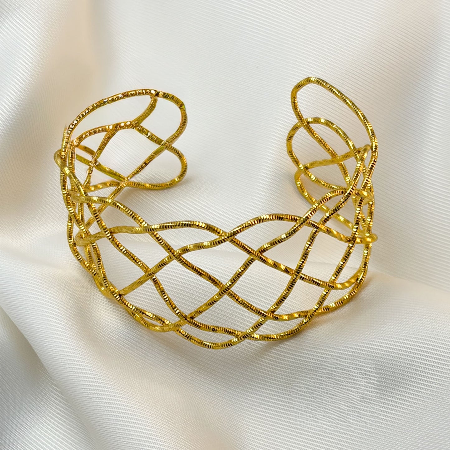 Brazalete grueso red diamantado acero premium dorado