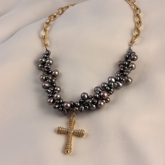 Collar trenzado gris y cruz cristal