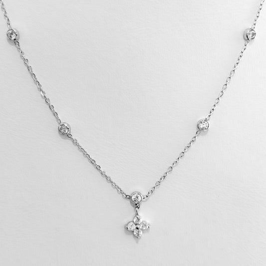 Collar acero inoxidable trébol zirconias
