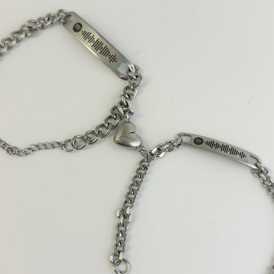 Pack de 2 Pulseras personalizadas para pareja imán de corazón