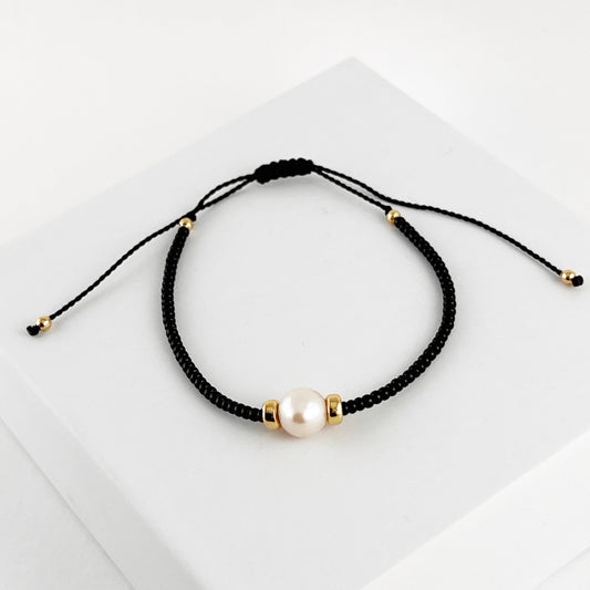 Pulsera hilo chaquira negra perla