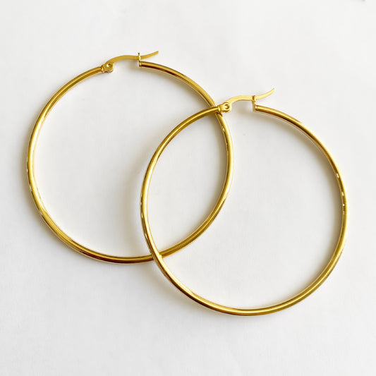 Arracada 5.5 cm tubular acero inoxidable dorado