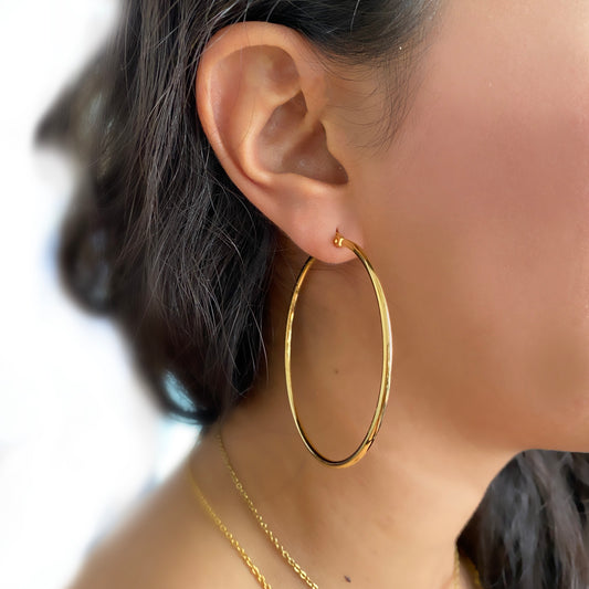 Arracada 5.5 cm tubular acero inoxidable dorado