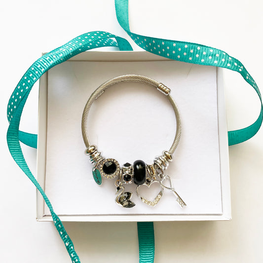 Caja cuadrada con listón para joyería