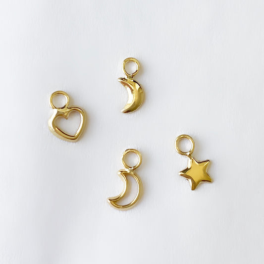 Dije mini para argolla piercing oro de 10K diferentes figuras